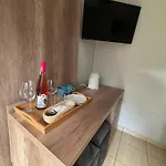 Sun & Wine 招待所 3*